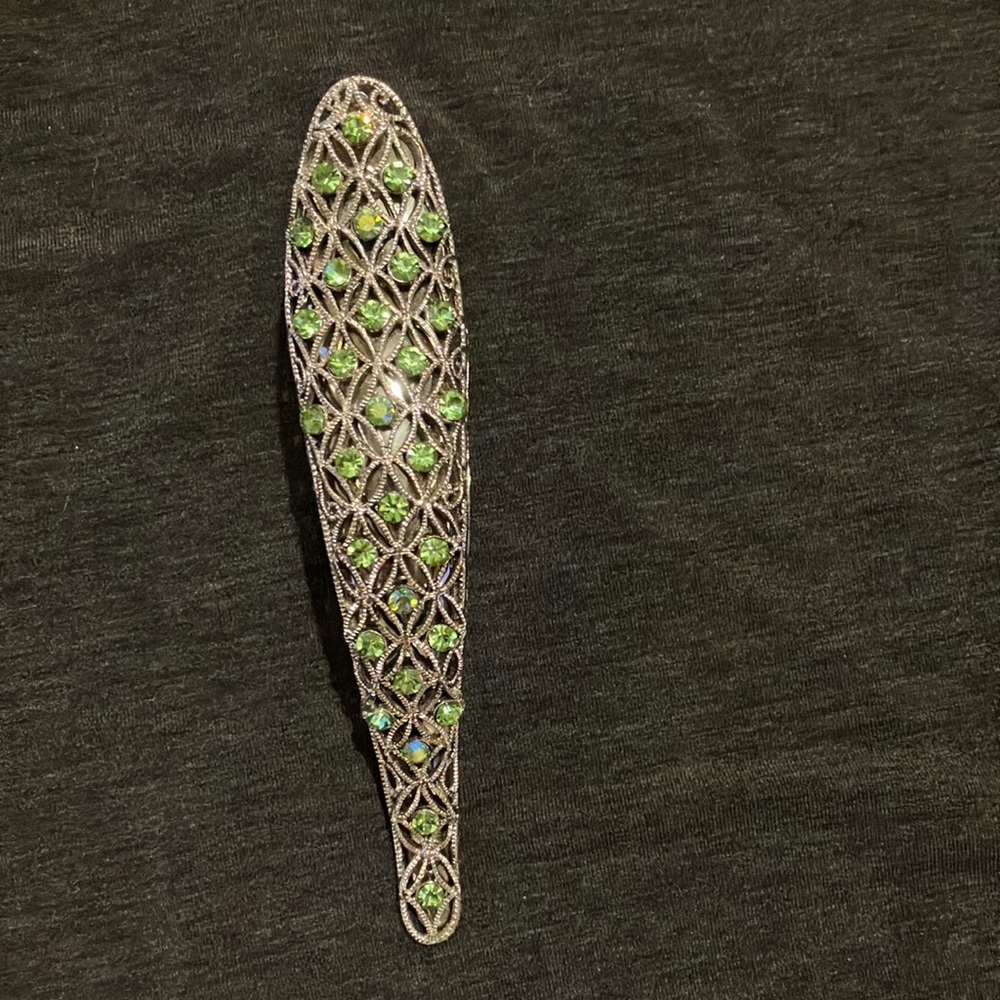 Green crystal hair clip.